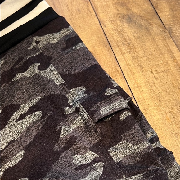 Bombshell Sportswear Camo and Black Leggings - Picture 5 of 6